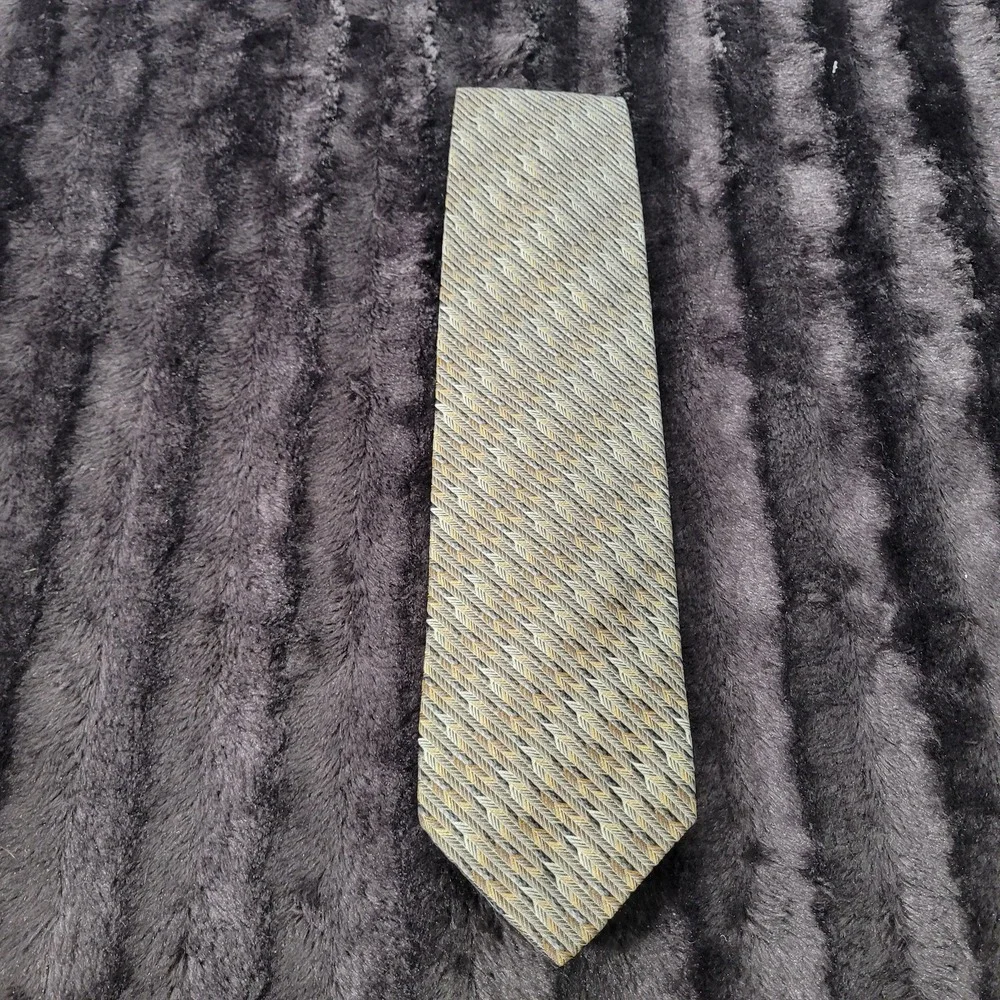 Jhane Barnes Mens Silk Tie Grey Gold Blue Chevron Diagonal Stripe Woven Necktie
